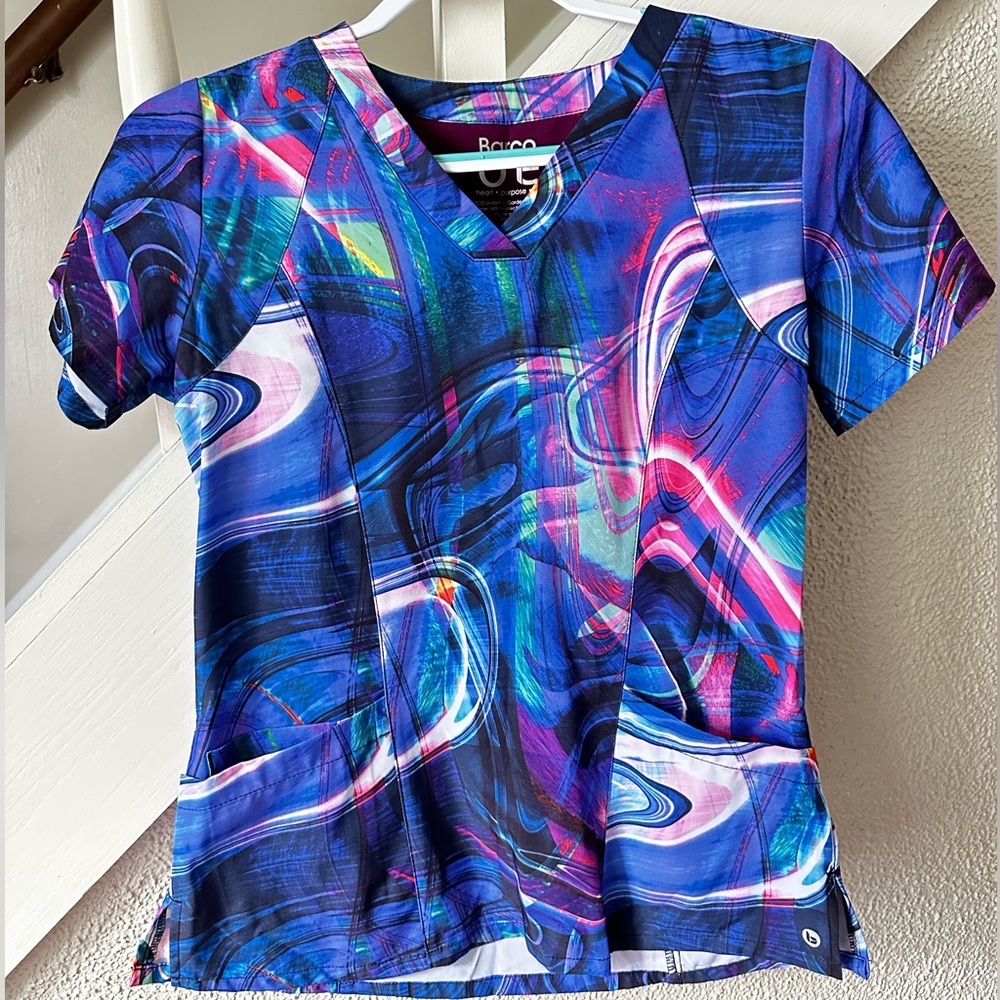 Scrub top - size small